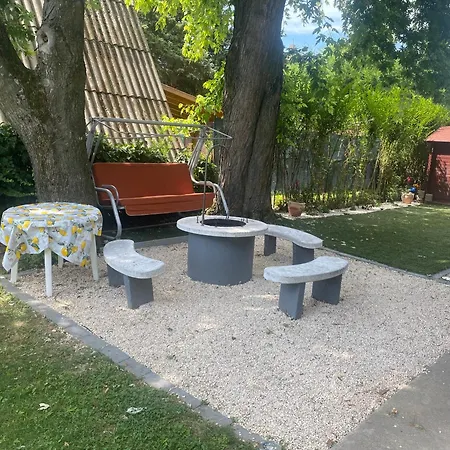 Icuka Vendeghaza Holiday home Kiskunlachaza